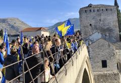 VIDEO | Skokom u Neretvu obilježena godišnjica rušenja Starog mosta